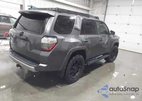 2020 Toyota 4Runner Trd Off Road z USA, uszkodzony, nr VIN JTEBU5JR4L5793751